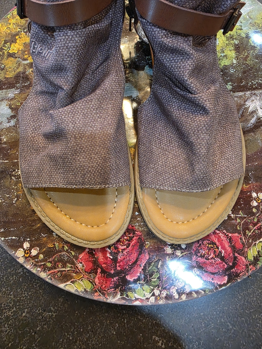NWOB Blowfish Brown Canvas Open-Toe Sandals - Picture 11 of 11